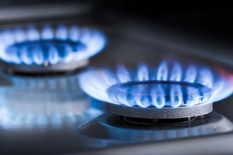 Facturile la gaze se schimbă din 1 aprilie 2026! Guvernul propune o nouă formulă de calcul și reguli stricte pentru a evita scumpirile bruște