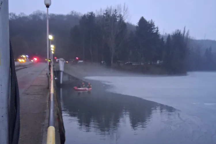 Tragedie în această dimineață la Cluj: Un bărbat a căzut în barajul de  Gilău, Cluj. Este căutat cu toate forțele de echipele de salvare