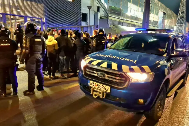 Spectacol și siguranță la Cluj: Cum se va desfășura meciul CFR - Petrolul și ce măsuri speciale iau jandarmii pentru suporteri