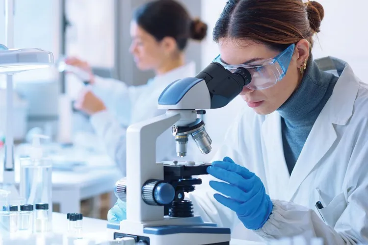 Șansă uriașă pentru postdoctoranzi: UMF deschide înscrierile pentru un program de cercetare pe 4 ani, în parteneriat cu marile spitale din Cluj