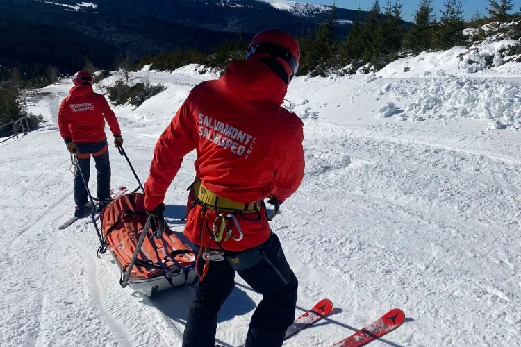 Iarnă cu risc pe munte: 74 de persoane au avut nevoie de intervenția Salvamont în Cluj, în doar o lună, majoritatea pe pârtiile Buscat și Mărișel