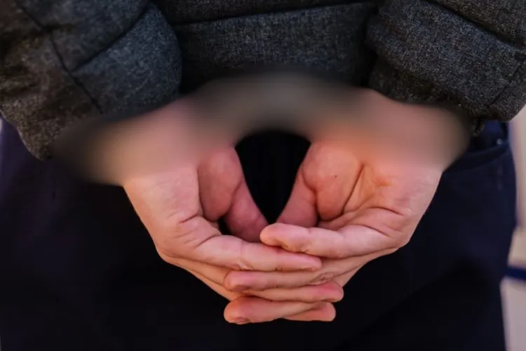 Caz grav de violență în familie: Doi frați au fugit de acasă și le-au spus polițiștilor că părinții îi maltratează. Acasă mai aveau încă 6 frați mici