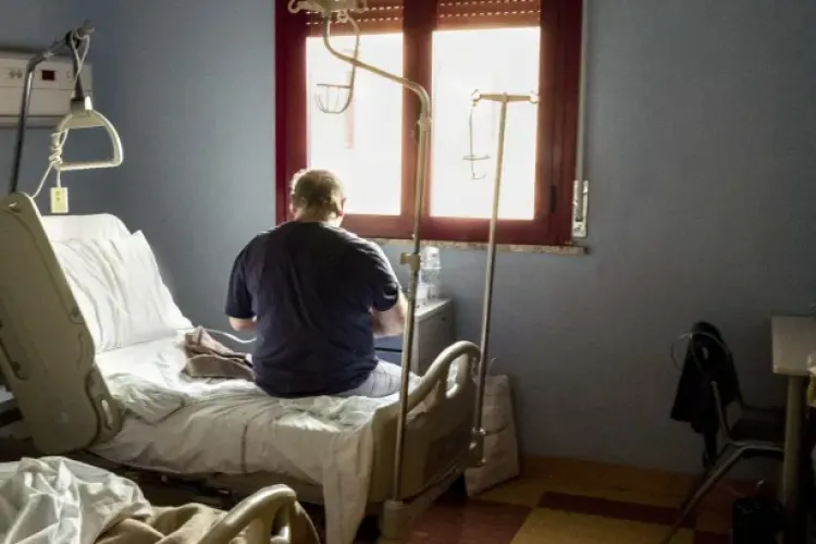 Guvernul dă înapoi parțial! Cine își primește totuși banii pe prima zi de concediu medical