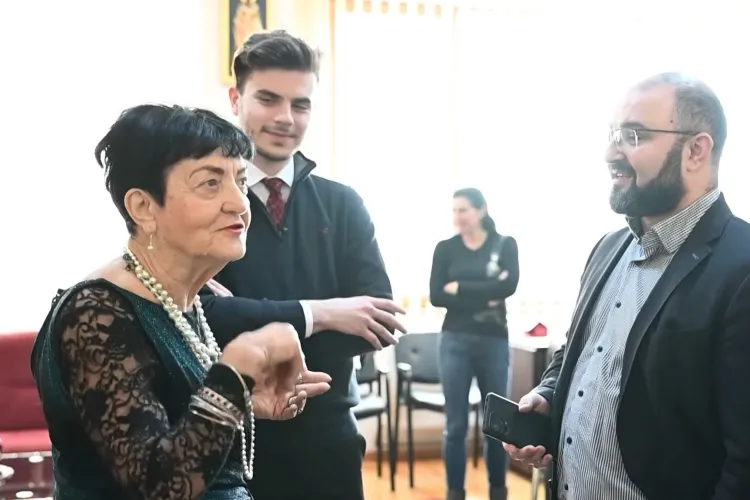 VIDEO. Cea mai în vârstă studentă a UBB Cluj are 90 de ani.  Amalia Tușa a ales o specializare evitată de tineri, care și-au pierdut răbdarea: „Îmi place”
