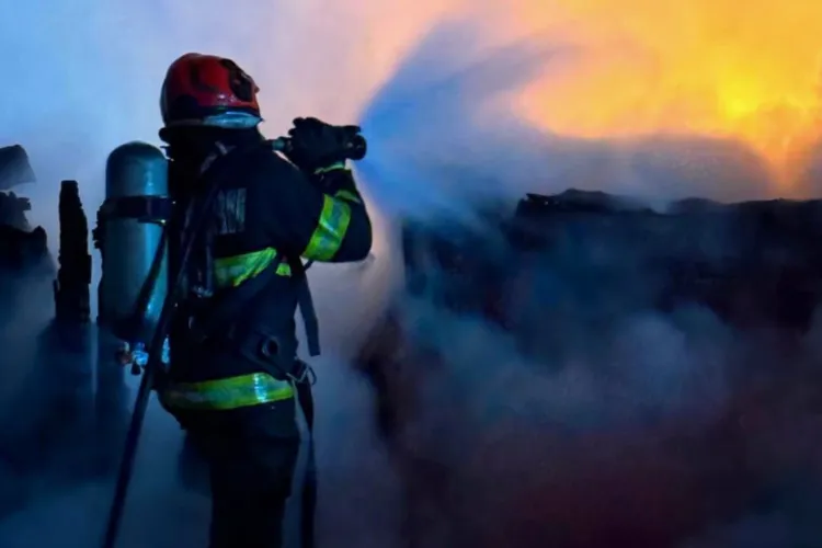 198 de intervenții în doar trei zile! Pompierii clujeni, în alertă maximă: Incendii, accidente grave și căutări dramatice pe Someș