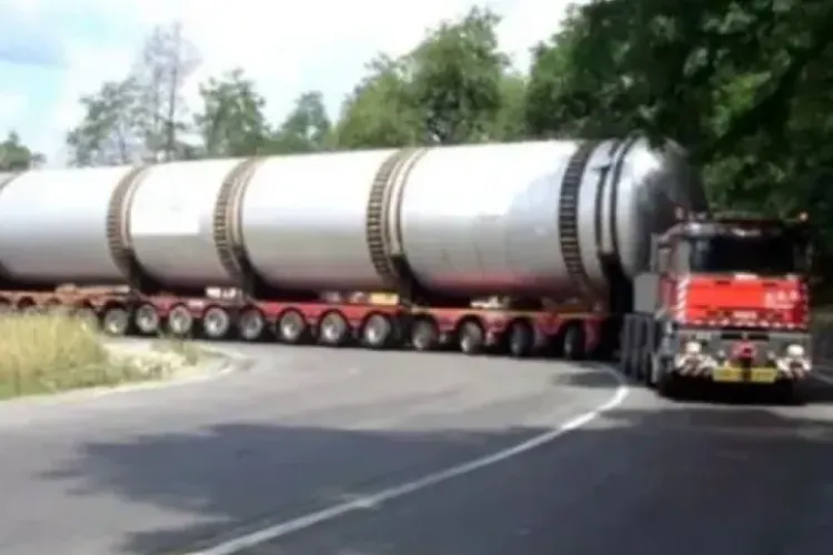 Atenție în trafic! Transporturi agabaritice de aproape 100 de tone vor tranzita Clujul zilele următoare