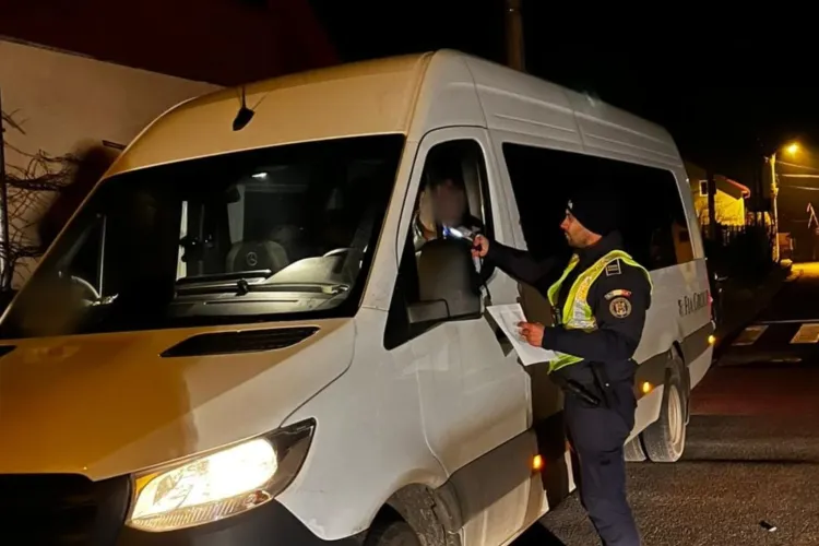 Șoferii din Cluj, trași pe dreapta și amendați drastic pentru nereguli: Taximetriști și soferi de microbuze, luați în vizor și „premiați” de polițiști