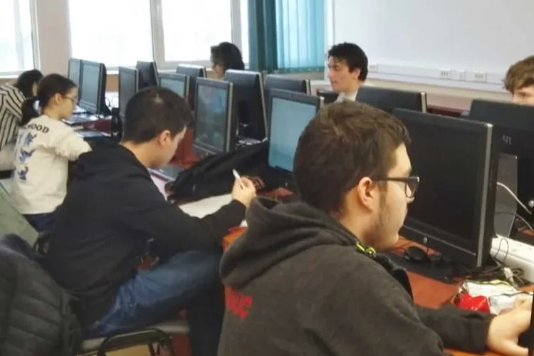 Elevii pasionați de programare, atenție! UTCN organizează concurs cu premii care asigură admiterea fără examen. Înscrierile sunt gratuite