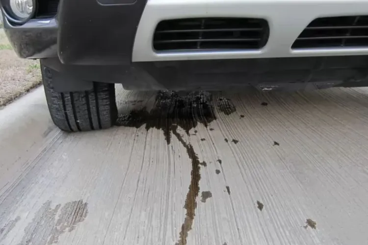 Clujean revoltat din cauza gropilor de pe o stradă care a devenit un pericol: „Mi-am spart baia de ulei. Podețul stă să pice, vă rog să interveniți!”