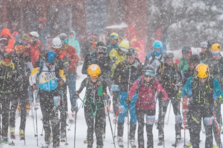 În curând se dă startul Cupei Vlădeasa: Sportivi, copii și amatori de schi alpinism sunt pregătiți pentru zăpadă și aventură la cota 1.400 metri