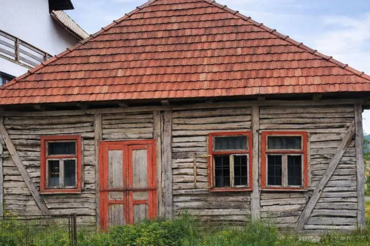 Casa unei familii evreiești, salvata de la uitare, va fi expusă în Parcul Etnografic Național „Romulus Vuia” pentru vizitatori și cercetători