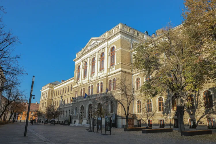 Taxe mai mari doar pentru viitorii studenți! Cei care studiază deja la UBB scapă de creșteri și primesc reduceri speciale
