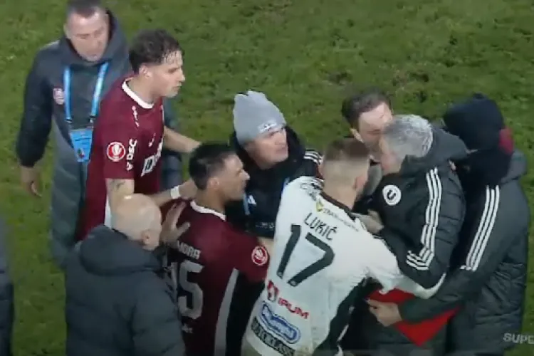 VIDEO. Bătaie la finalul meciului CFR Cluj-U Cluj. Antrenorul U Cluj Bergodi a sărit la gâtul lui Cordea, care a fost eliminat:„Nu l-am înjurat pe Bergodi”