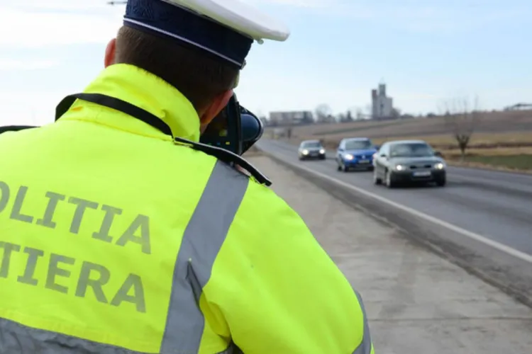 O tânără de 24 de ani s-a crezut la raliu: Polițiștii au lăsat-o fără carnet după ce aceasta gonea cu 135 km/h. Amenda a fost pe măsură