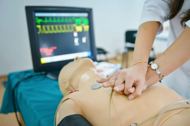 Primul curs de terapie intensivă după standarde europene ajunge la Cluj! Rezidenții ATI vor exersa în simulatoare de ultimă generație