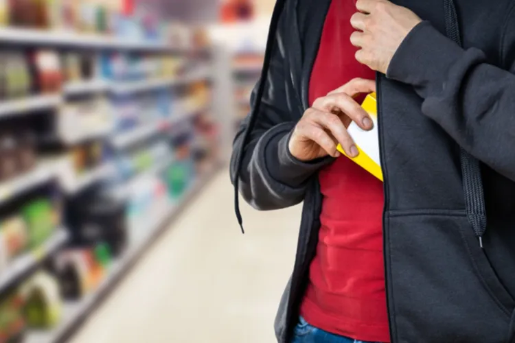 Cum fură românii din magazinele din Cluj și din întreaga țară: Care sunt produsele care „le fac cu ochiul” hoților