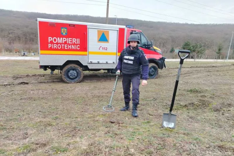 Două grenade defensive descoperite pe un drum! Pirotehniștii au intervenit prompt pentru a le ridica și distruge în condiții de maximă siguranță