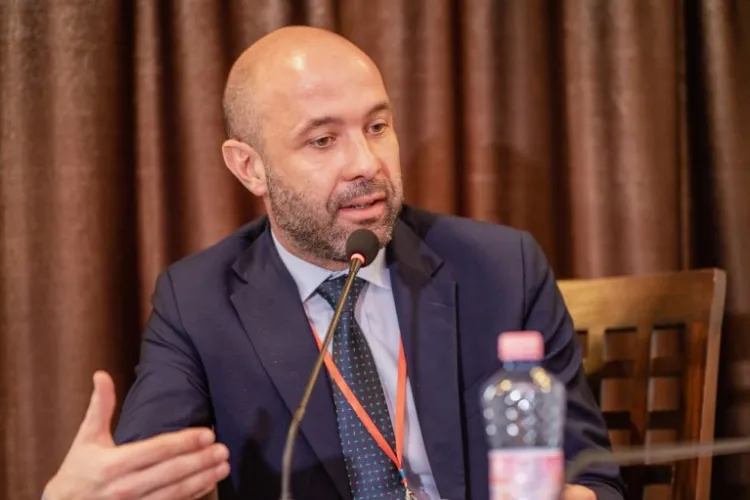 Sabin Sărmaș l-a atacat pe Emil Boc, în ședința Consiliului Local. Primarul părăsise ședința: „Centura nu mai are finanțare! Primim doar minciuni”