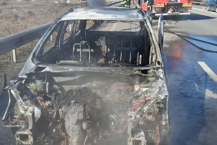 Intervenție pe DN1 E60 pentru stingerea unui incendiu. Un autoturism a luat foc în mers și a fost distrus în totalitate de flăcări
