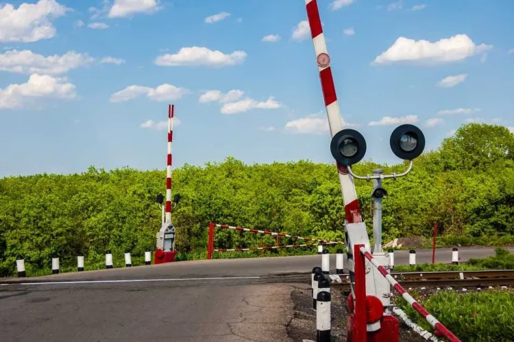 Trafic blocat în Cluj! CFR închide o trecere la nivel cu calea ferată între 3 martie și 7 aprilie: Care sunt rutele ocolitoare