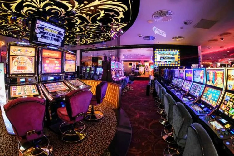 Dan Tarcea nu crede că scoaterea cu buldozerul din Cluj-Napoca a păcănelelor e soluția. Ce variantă propune: „Știm că au distrus multe familii”