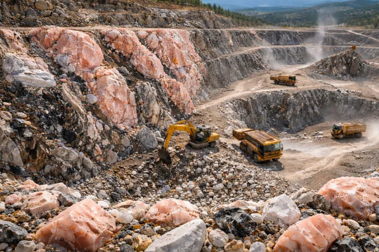 Clujul de interes strategic pentru exploatarea mineralelor rare din România. În ce localități se găsesște pegmatitul feldspatic și la ce folosește