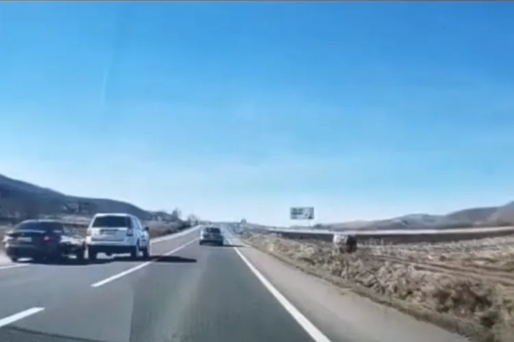 VIDEO. Depășirea anului la Cluj: Inconștient cu BMW era să omoare alți nevinovați, într-o depășire de „infarct”: „L-a scos cu totul de pe drum”