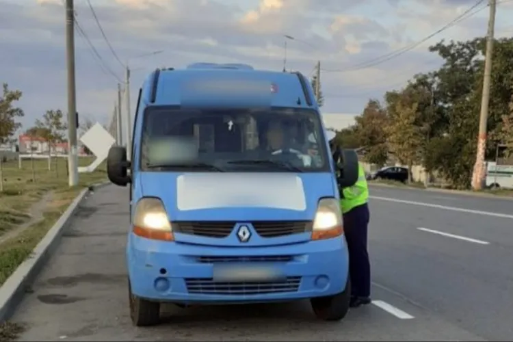 Curse ilegale de persoane la Cluj: Un șofer care transporta călători „la negru”, prins în trafic de politistii clujeni
