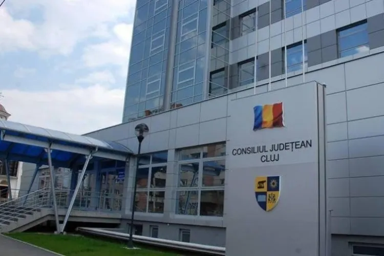 Consiliul Județean Cluj a cheltuit aproape 30 de milioane de lei în 5 ani: Cum au fost folosiți banii pentru școli, drumuri și microbuze