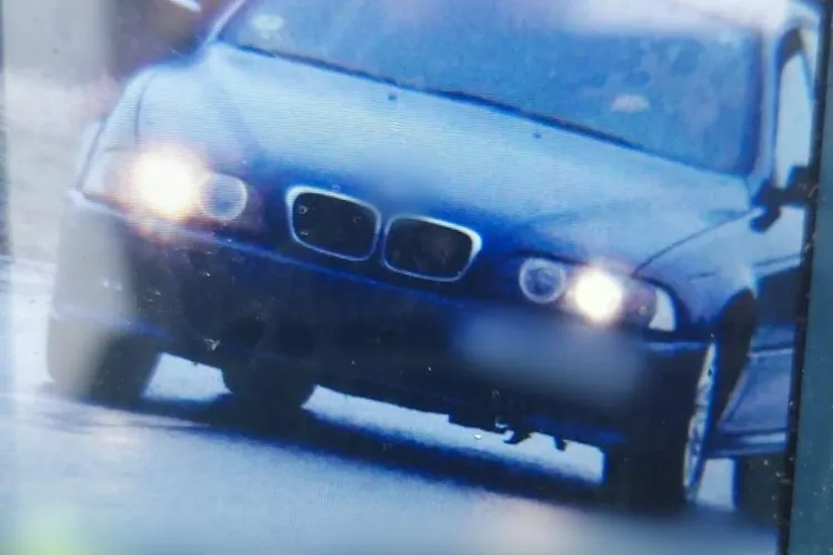 Clujean de 18 ani, care avea permis de o lună, a rămas fără el pentru 120 de zile. „Zbura” cu BMW-ul, având o viteză uriașă prin localitate