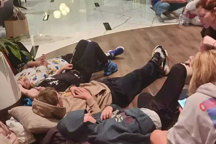 Românii blocați în Orientul Mijlociu din cauza războiului, nemulțumiți că și-au plătit singuri biletele de avion. Ar fi vrut ajutor de la statul român