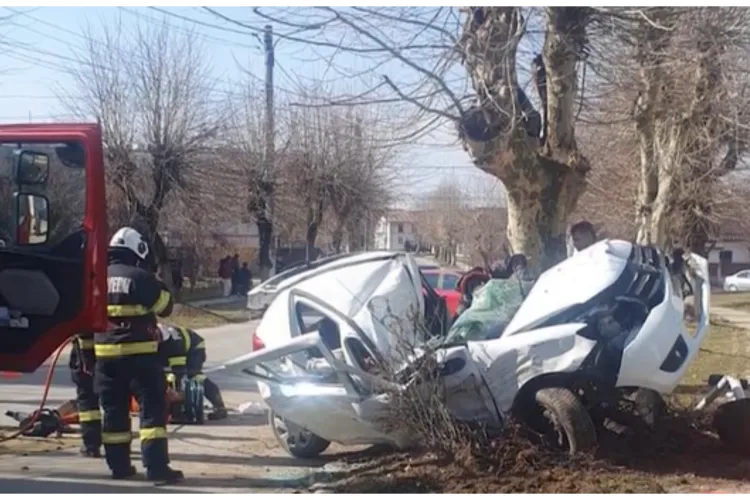 Ce tragedie! Un tânăr de 18 ani a murit, după ce a intrat cu mașina într-un copac! În mașină mai erau doi copii de 13 ani 