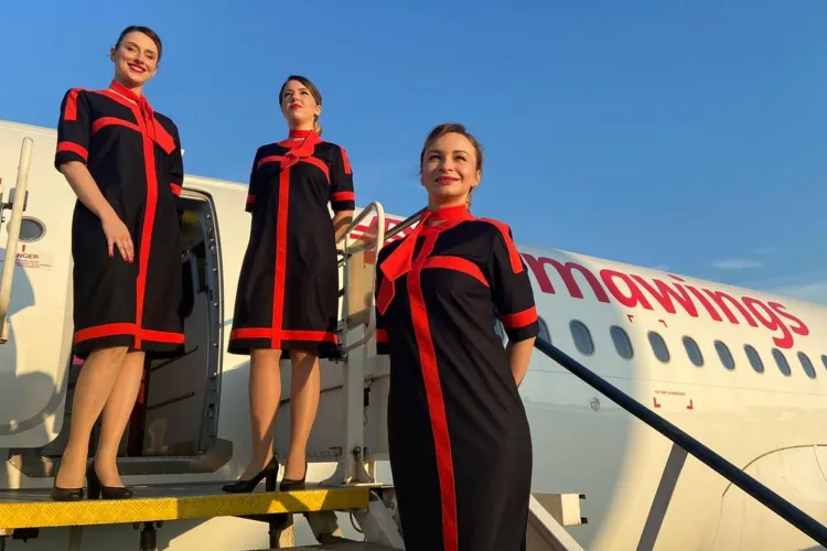 O companie aeriană anunță că oferă o masă gratuită. Competiția acerbă cu Tarom duce la măsuri „disperate” pentru a convinge pasagerii