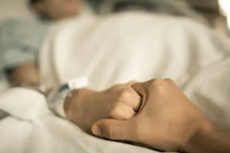 Prima zi de concediu medical va fi plătită pentru bolnavii vulnerabili! Senatul a votat amendamentul