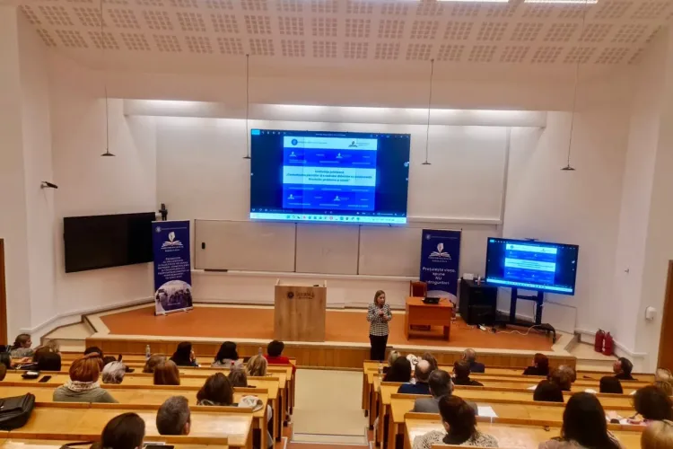 Bullying, anxietate și presiune online: Părinții și profesorii din Cluj primesc recomandări concrete pentru a sprijini adolescenții