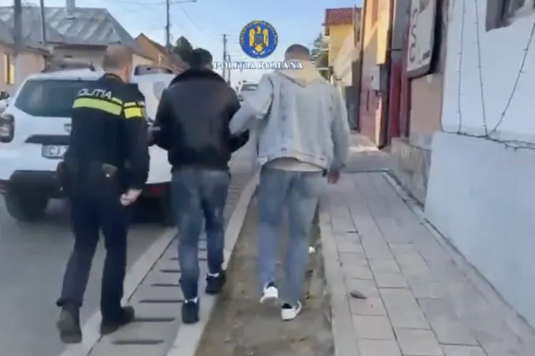 Doi inculpați din Cluj, trimiși după gratii pentru 30 de zile: Au pătruns în casa unui bărbat vulnerabil și au plecat cu aproape 10 mii de euro