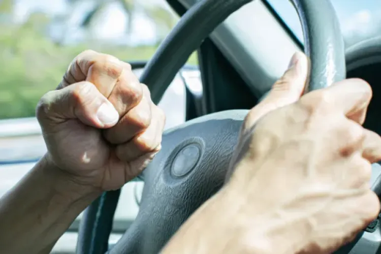 Șoferii cu datorii la amenzi riscă să rămână fără permis! Noua regulă intră în vigoare în 6 luni