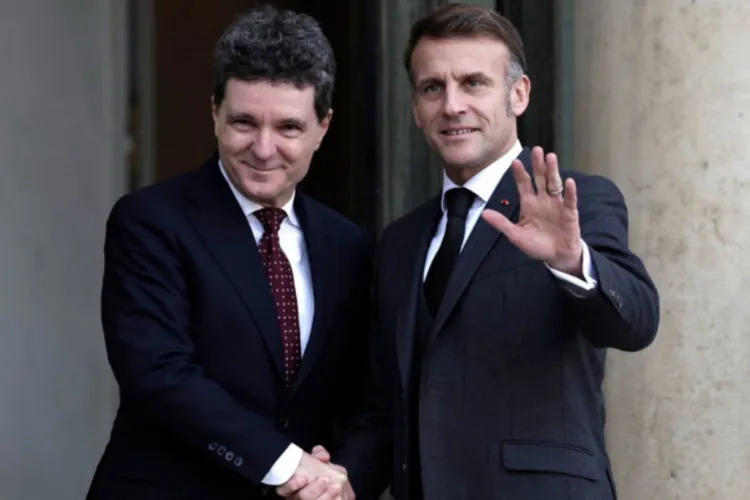 Nicușor Dan a respins oferta lui Emmanuel Macron privind „umbrela nucleară” oferită de Franța. Țara noastră nu acceptă ajutorul de la Paris