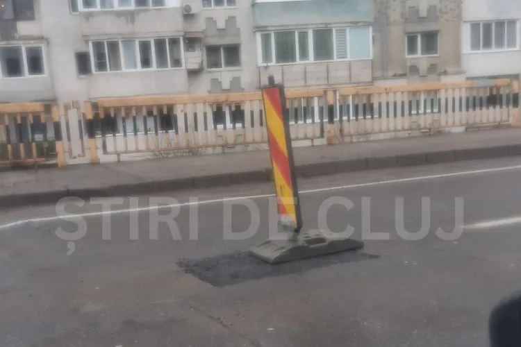 Primăria Cluj-Napoca acționează după haosul de pe podul de peste Someș: Groapa care a cauzat daune la 5 mașini a fost acoperită