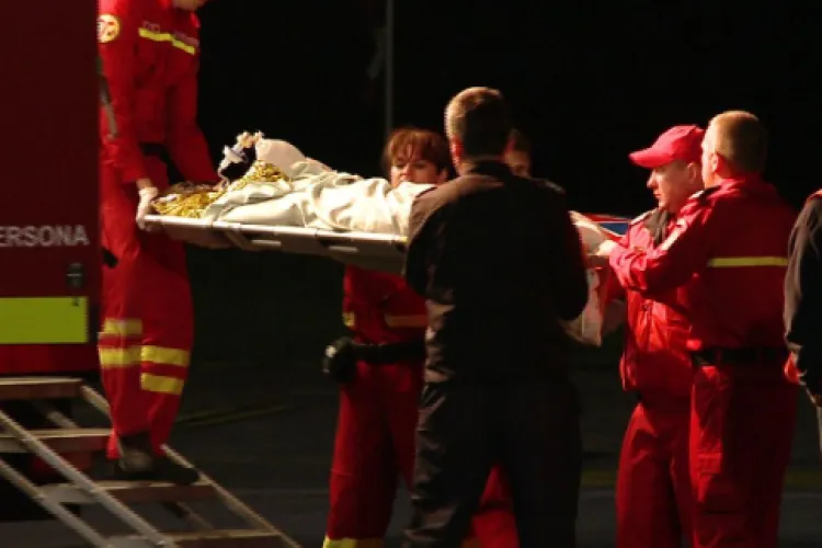 Salvat în ultima clipă! Un bărbat de 48 de ani a căzut într-o râpă de 15 metri. Cum l-au găsit polițiștii 