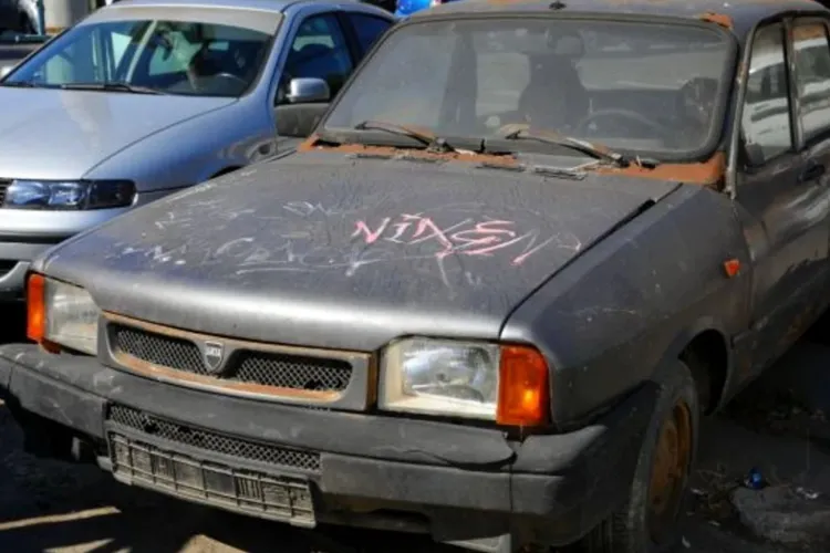 Cluj-Napoca se transformă într-un cimitir de mașini abandonate. Număr impresionant de autovehicule părăsite pe străzile orașului, conform datelor oficiale