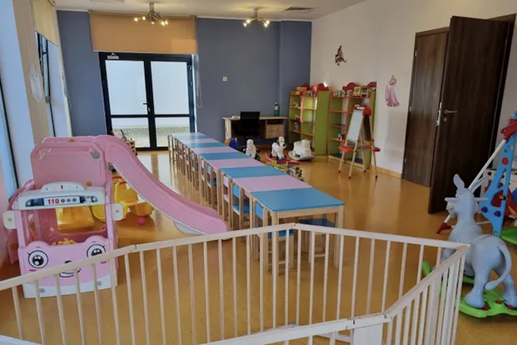 439 de posturi vacante în creșe noi din toată țara, scoase la concurs de Guvern: Județul Cluj se numără printre beneficiari