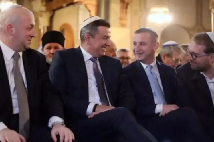 „Tensiunile” din Coaliție, o piesă de teatru pentru oamenii naivi? Kelemen Hunor rupe tăcerea: „PSD şi USR se suportă mult mai bine decât vă închipuiţi”