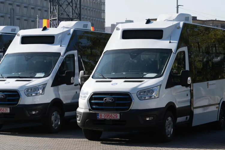 Microbuze noi pentru elevii din Florești. Pe ce rută vor circula și cât au costat. Primarul Bogdan Pivariu nu s-a uitat la bani pentru binele elevilor