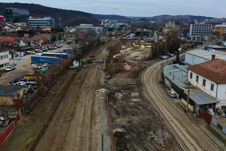 Vești bune pentru călători: Linia feroviară Cluj-Aghireșu s-ar putea redeschide după doi ani! Jumătate din lucrări sunt gata