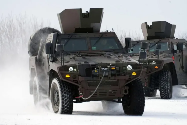 Atenție, șoferi! Convoaie militare cu blindate COBRA II pe drumurile din România. Dacă le întâlniți trebuie să păstrați distanța