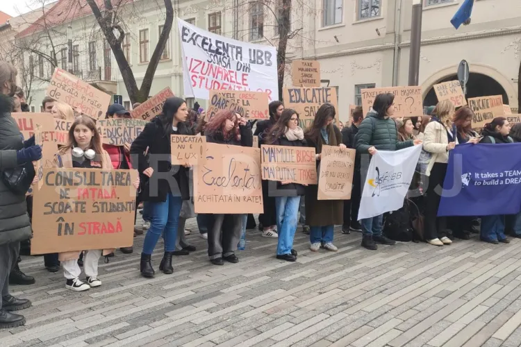 Parlamentarii din România, față în față cu studenții din Cluj: Reduceri bugetare, subfinanțare și viitorul educației, puse la zid!