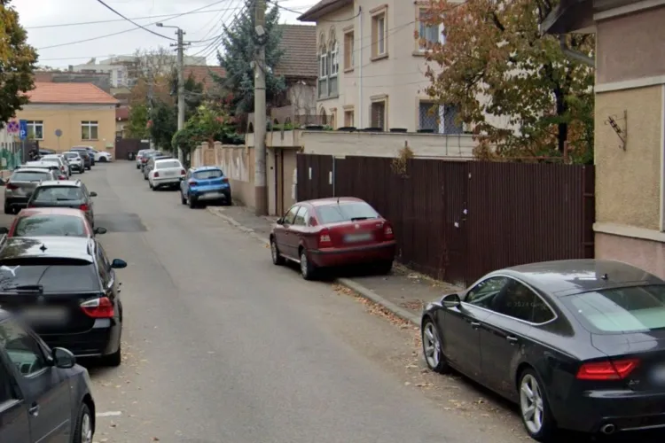 O stradă circulată cu sens unic din Cluj-Napoca e complet ignorată de șoferi: Dimineața, oamenii intră pe sens interzis, fără să le pese de ceilalți