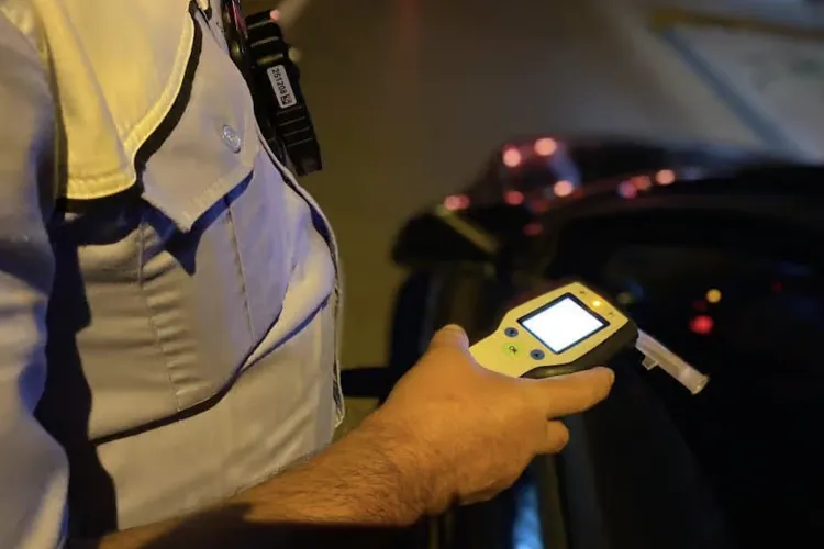 Șofer clujean prins cu o alcoolemie de peste 5 ori mai mare decât limita legală! A fost surprins pe camere după ce a făcut praf un gard și o mașină