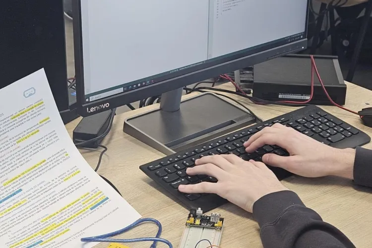 Elevii pasionați de robotică și programare au șansa vieții: Participă la D’AIA 2026 și fii admis la UTCN Cluj fără examen!